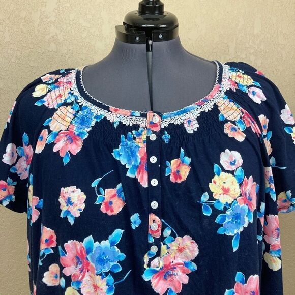 Aria NWOT deluxe feline floral nightgown w/.lace trim nice buttons & pockets🌷 - Picture 2 of 9